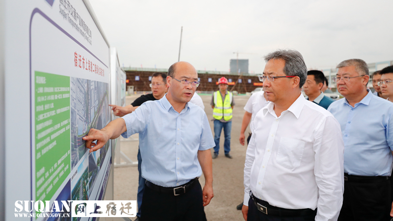 王昊在调研上海路二期改造工程及高铁商务区部分工程建设时强调